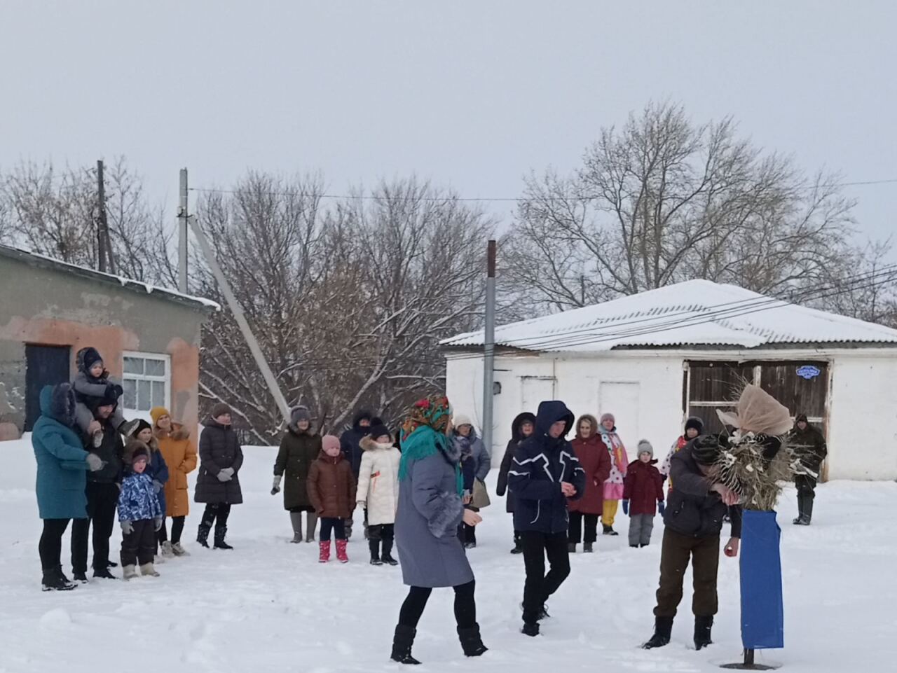 Погода в красноорловское. Армизон Тюмень. Красноорловское сельское поселение Петровка фото. Фото как горит дом.