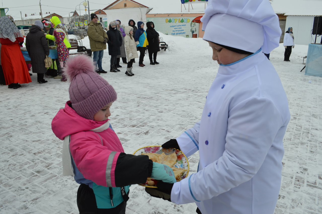 Масленица – блинница, скоморошья подружница