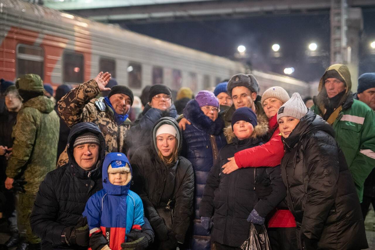 Тюмень последние. Вокзал. Мобилизованные прощание на вокзале. Фото мобилизованных. Мобилизованные 2 декабря Тюмень фото.