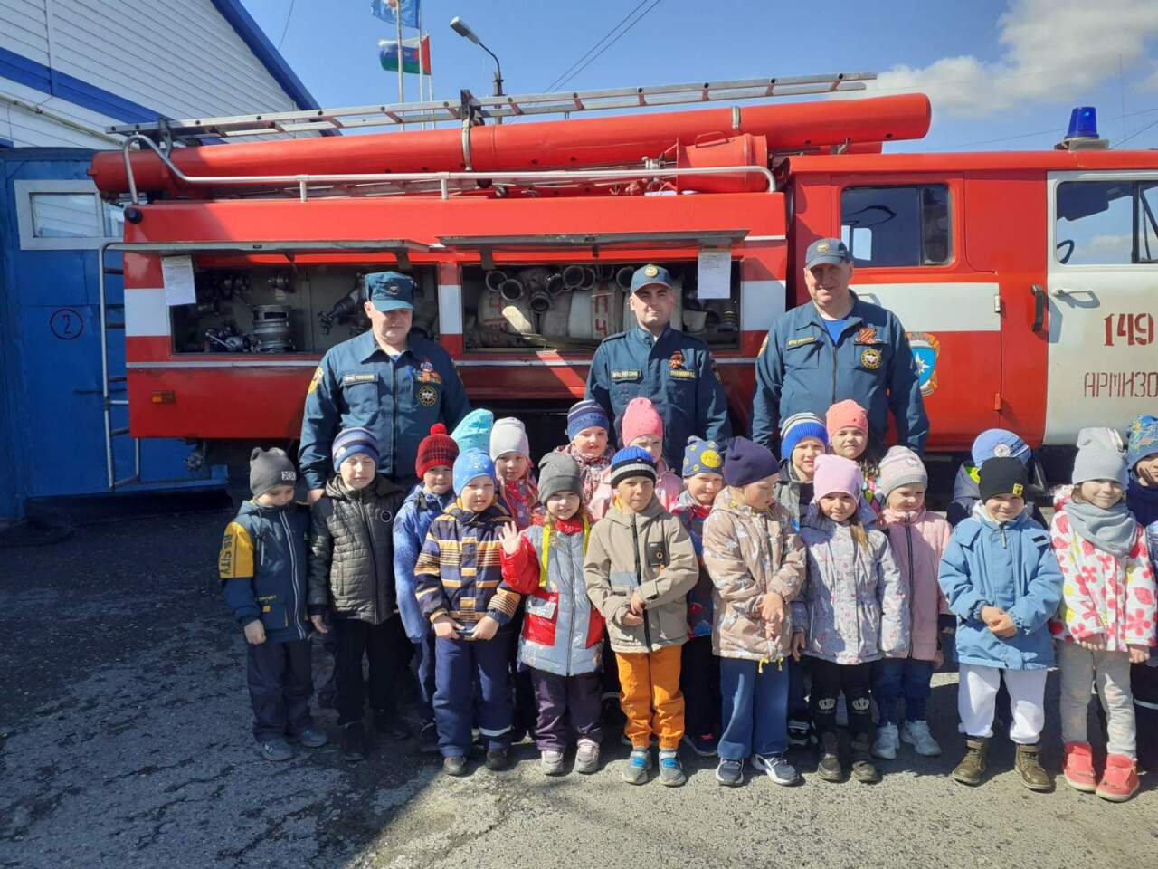 Экскурсия в пожарную часть для самых маленьких - Новости Армизонского района