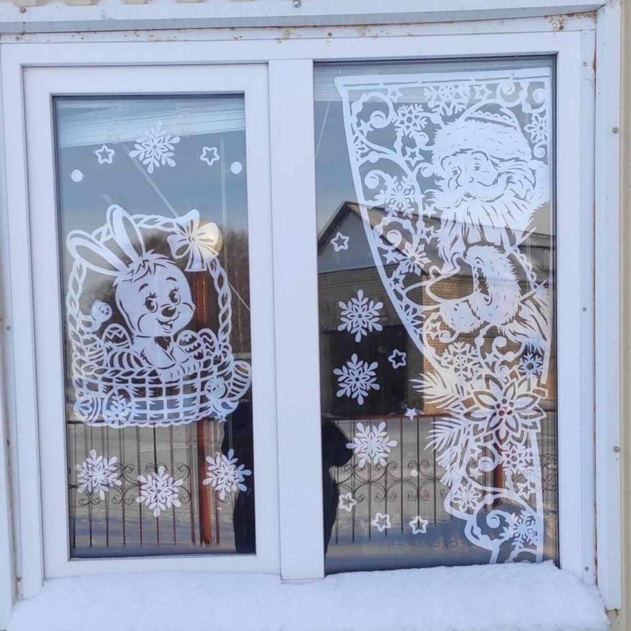 украшенные окна на новый год фото