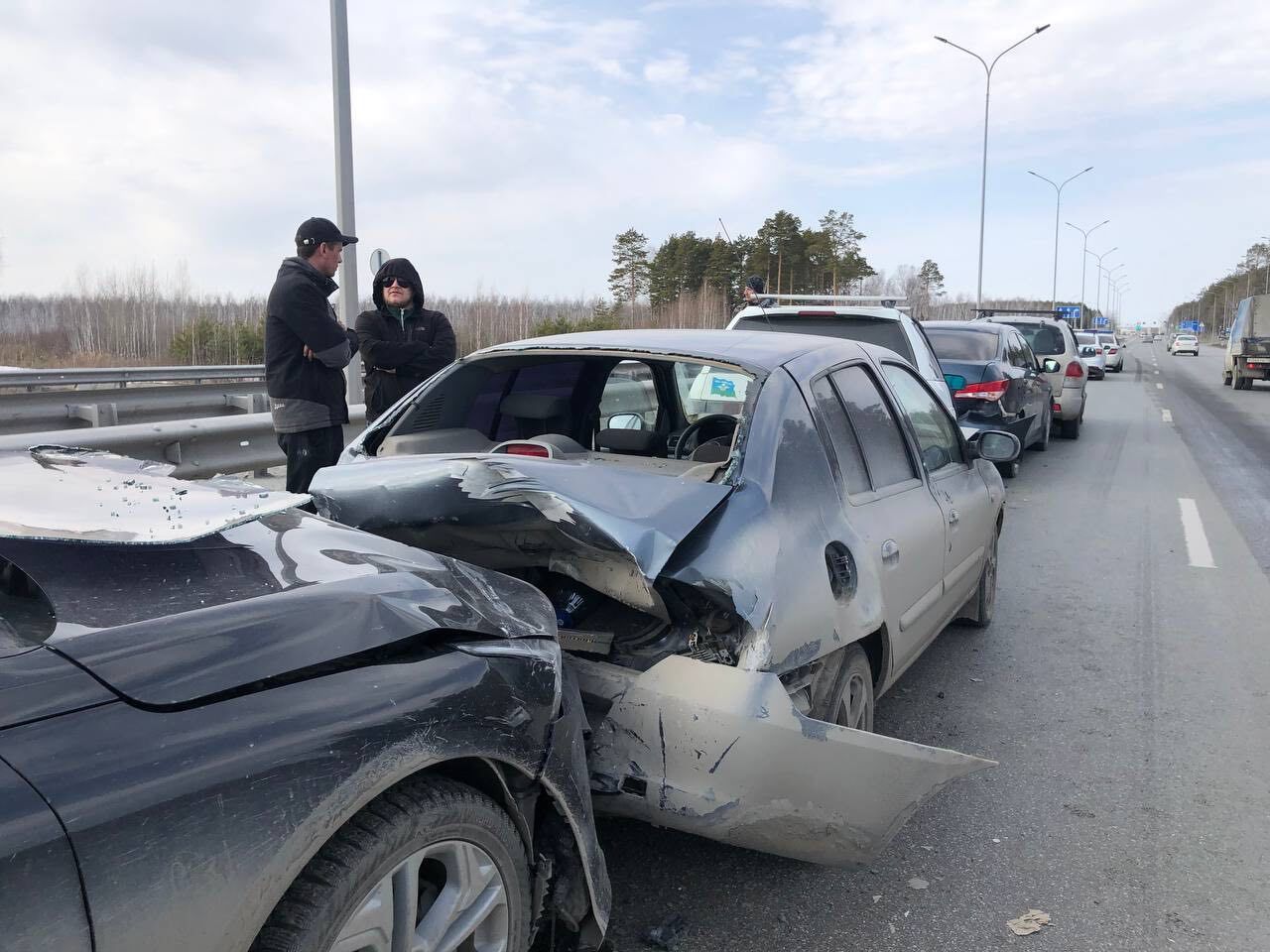 6 автомобилей столкнулись сегодня на автодороге  Тюмень-Боровский-Богандинский в районе пересечения с ул.Теплотехников. |  28.03.2023 | Армизонское - БезФормата