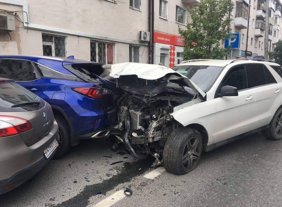 Массовое ДТП с семью автомобилями произошло сегодня в центре Тюмени. -  Новости Армизонского района